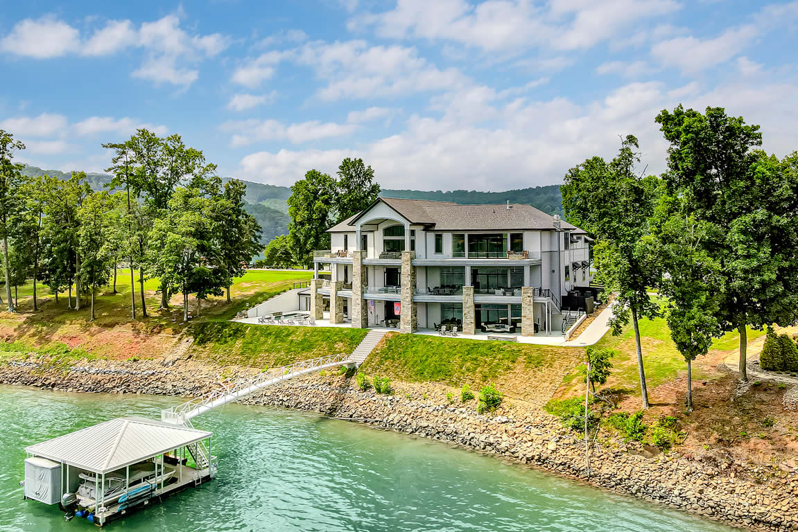 One of A Kind Luxury Lake Home on Norris Lake